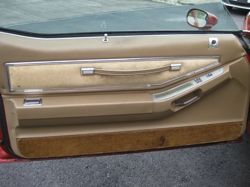 
								1976 Pontiac Grand Prix 2dr Coupe LJ full									