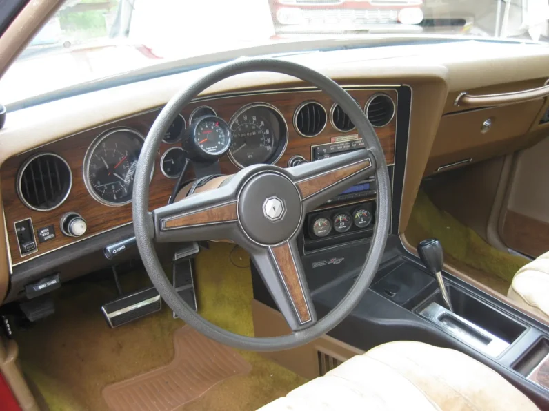 
								1976 Pontiac Grand Prix 2dr Coupe LJ full									