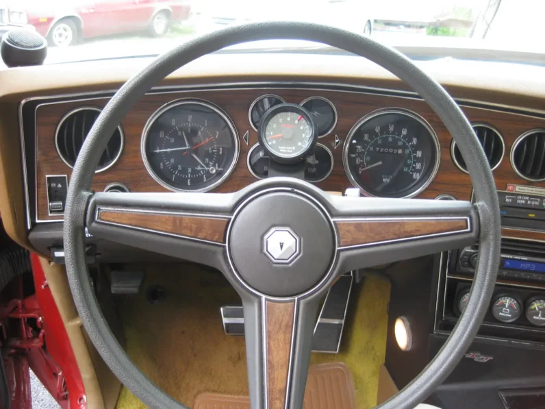 
								1976 Pontiac Grand Prix 2dr Coupe LJ full									