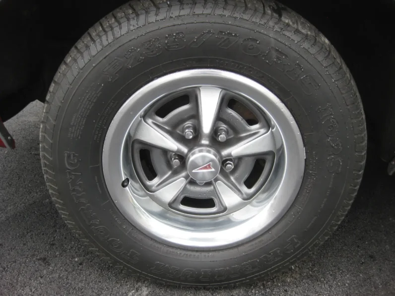 
								1976 Pontiac Grand Prix 2dr Coupe LJ full									