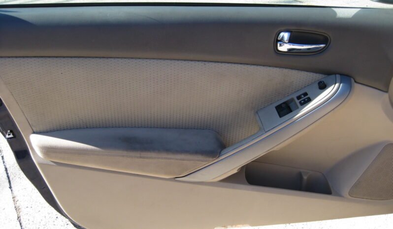 
								2011 Nissan Altima 2.5 S 6M/T Coupe full									