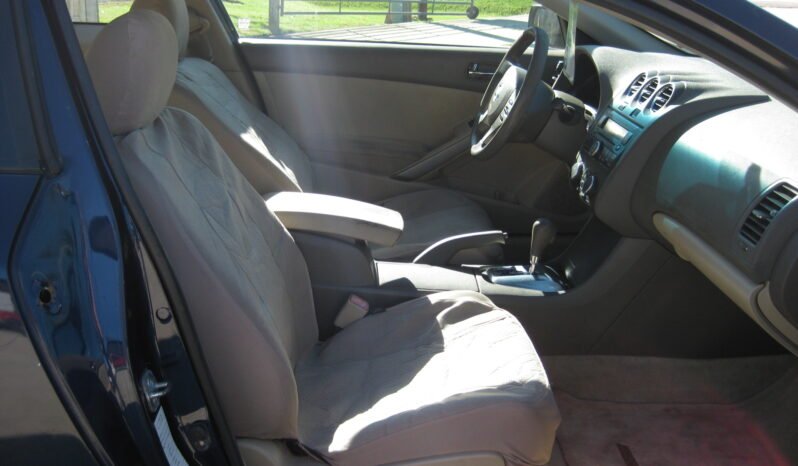 
								2011 Nissan Altima 2.5 S 6M/T Coupe full									