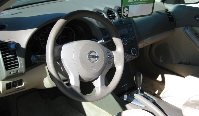 
								2011 Nissan Altima 2.5 S 6M/T Coupe full									