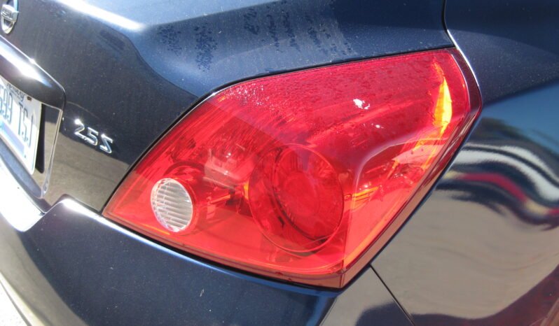 
								2011 Nissan Altima 2.5 S 6M/T Coupe full									