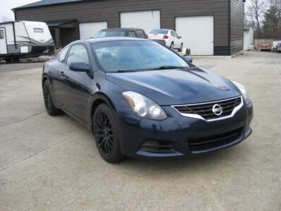 2011 Nissan Altima 2.5 S 6M/T Coupe