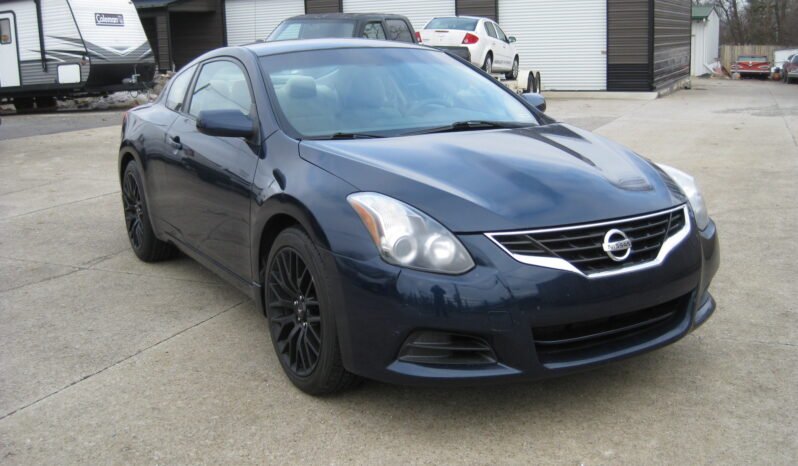 
								2011 Nissan Altima 2.5 S 6M/T Coupe full									