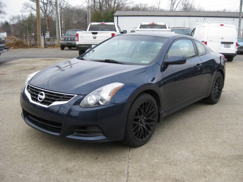 
								2011 Nissan Altima 2.5 S 6M/T Coupe full									