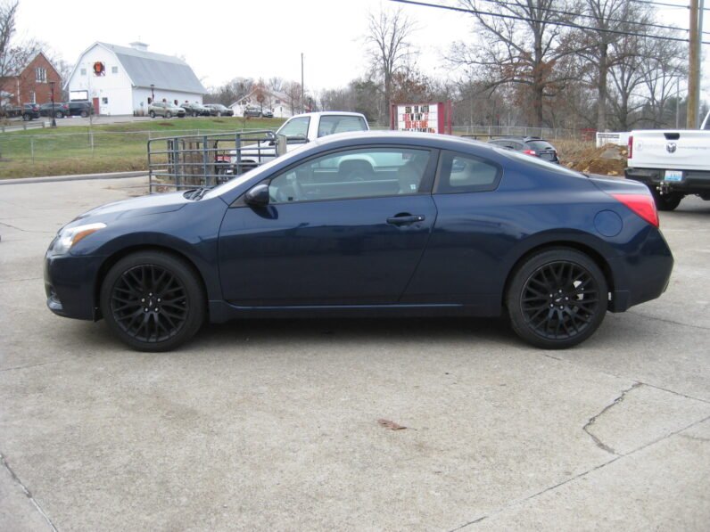 
								2011 Nissan Altima 2.5 S 6M/T Coupe full									