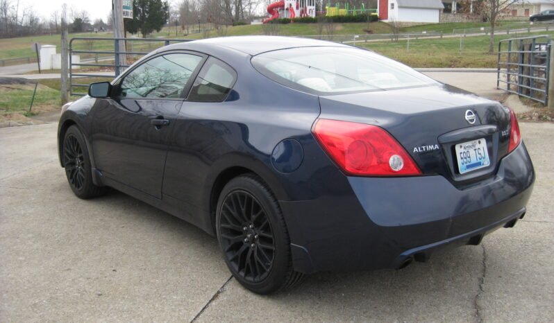 
								2011 Nissan Altima 2.5 S 6M/T Coupe full									