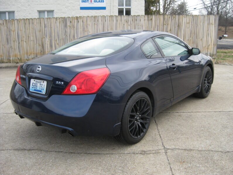 
								2011 Nissan Altima 2.5 S 6M/T Coupe full									