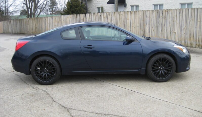 
								2011 Nissan Altima 2.5 S 6M/T Coupe full									