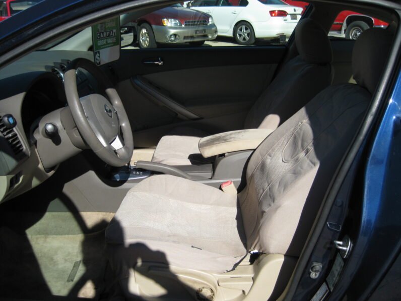 
								2011 Nissan Altima 2.5 S 6M/T Coupe full									