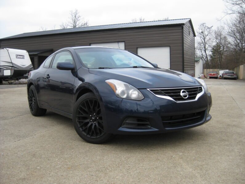 
								2011 Nissan Altima 2.5 S 6M/T Coupe full									