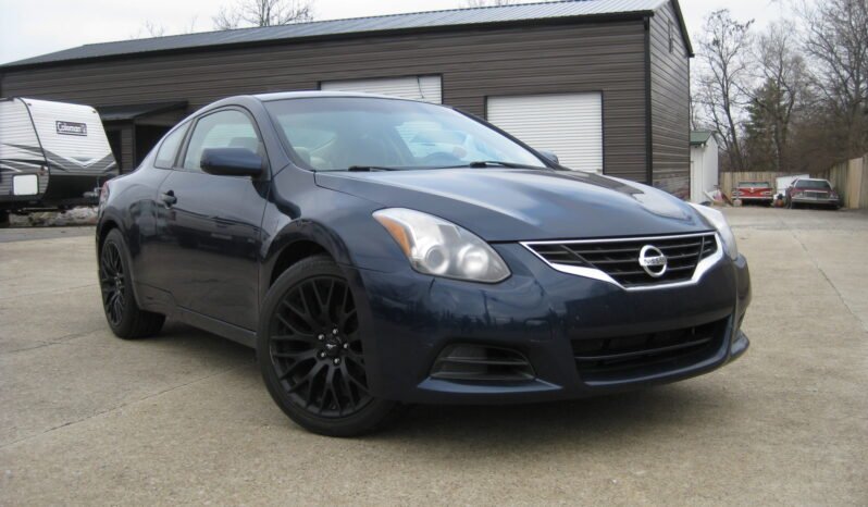 
								2011 Nissan Altima 2.5 S 6M/T Coupe full									
