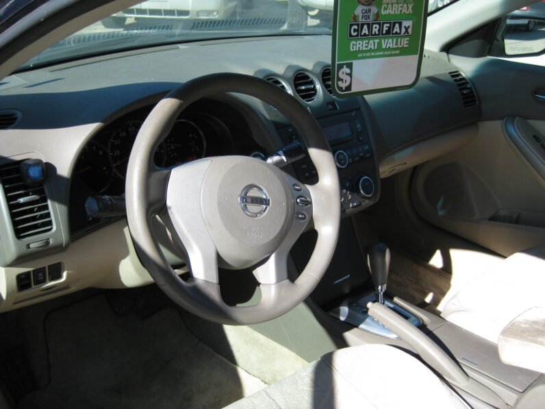 
								2011 Nissan Altima 2.5 S 6M/T Coupe full									