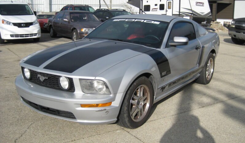
								2005 Ford Mustang GT 4.6L full									