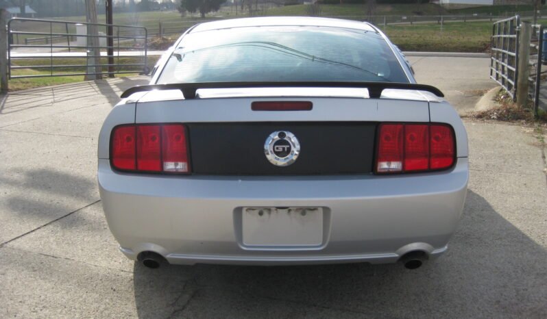 
								2005 Ford Mustang GT 4.6L full									