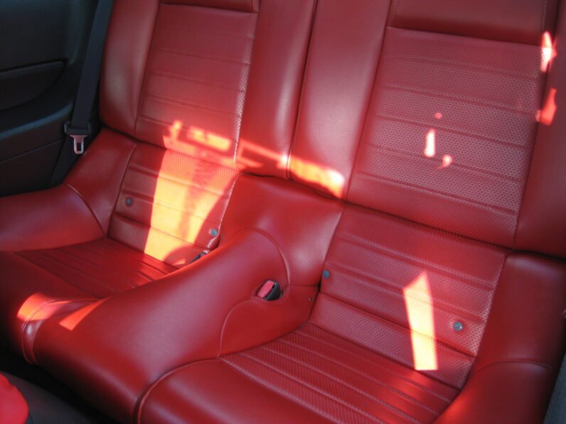 
								2005 Ford Mustang GT 4.6L full									