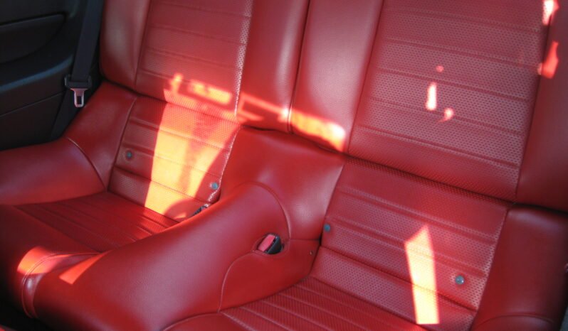 
								2005 Ford Mustang GT 4.6L full									