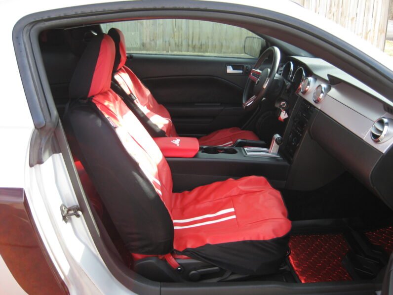 
								2005 Ford Mustang GT 4.6L full									