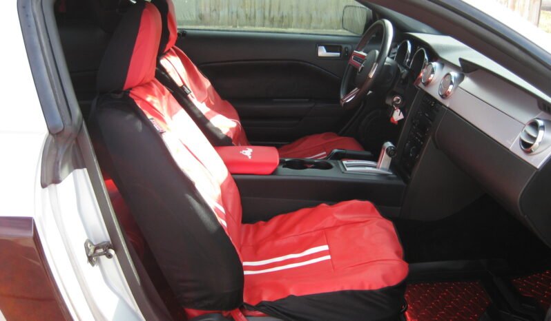 
								2005 Ford Mustang GT 4.6L full									