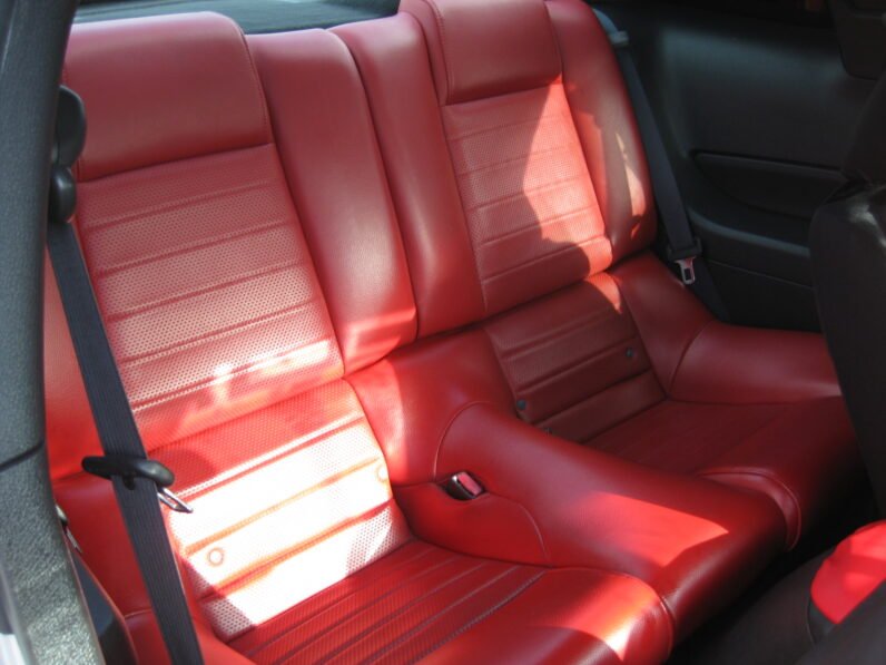 
								2005 Ford Mustang GT 4.6L full									