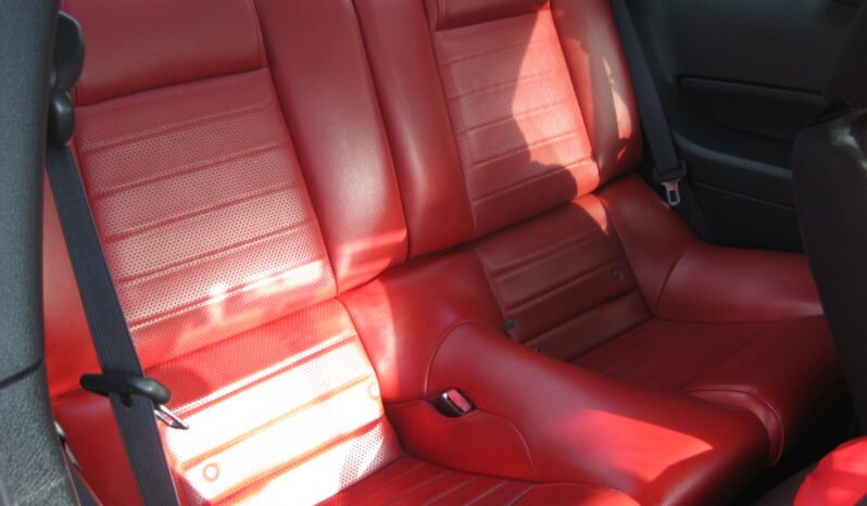 
								2005 Ford Mustang GT 4.6L full									