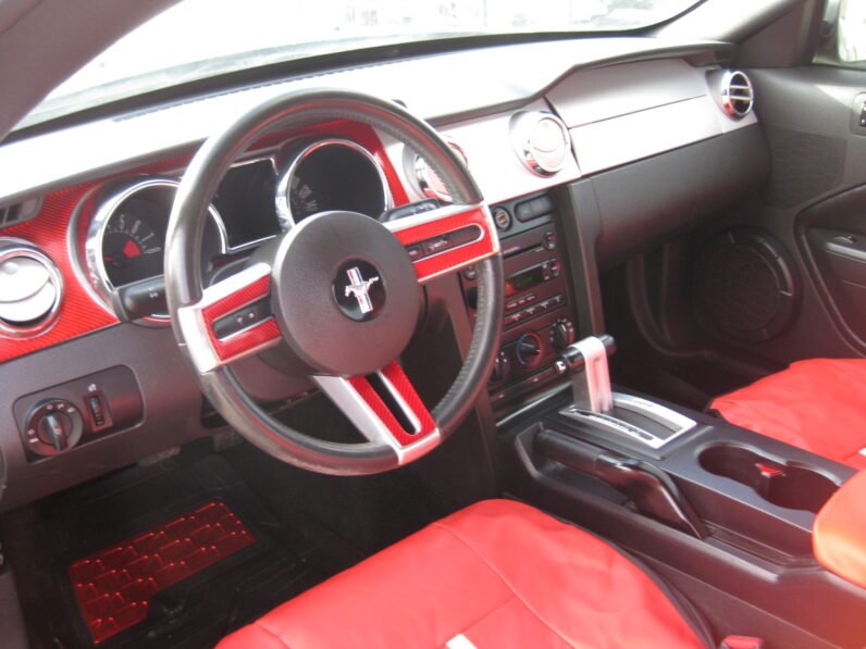 
								2005 Ford Mustang GT 4.6L full									