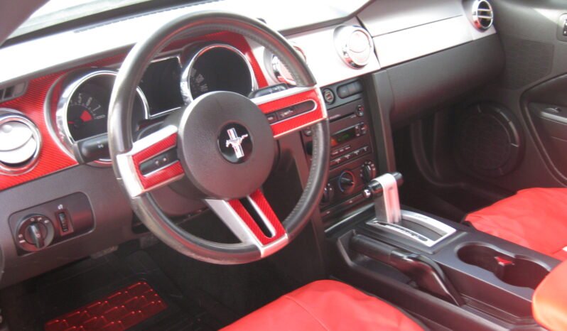 
								2005 Ford Mustang GT 4.6L full									