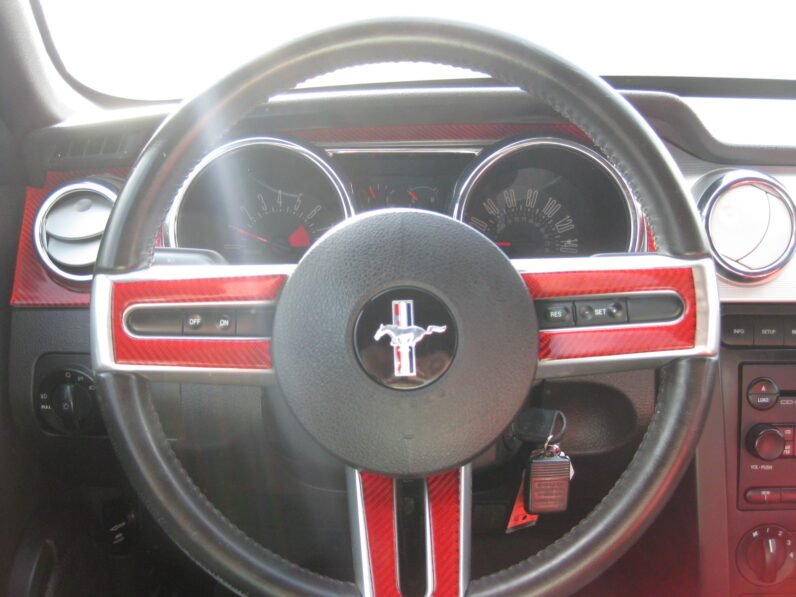 
								2005 Ford Mustang GT 4.6L full									