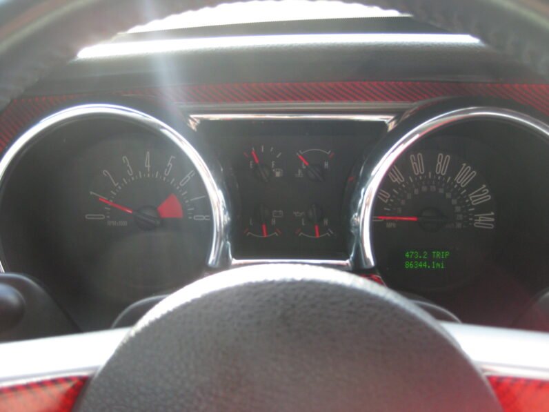 
								2005 Ford Mustang GT 4.6L full									