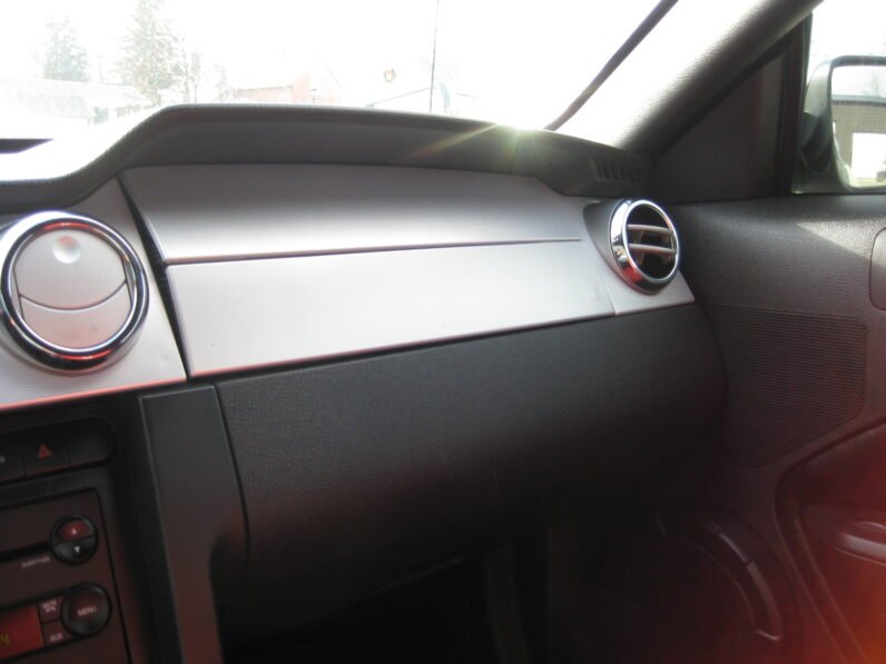 
								2005 Ford Mustang GT 4.6L full									