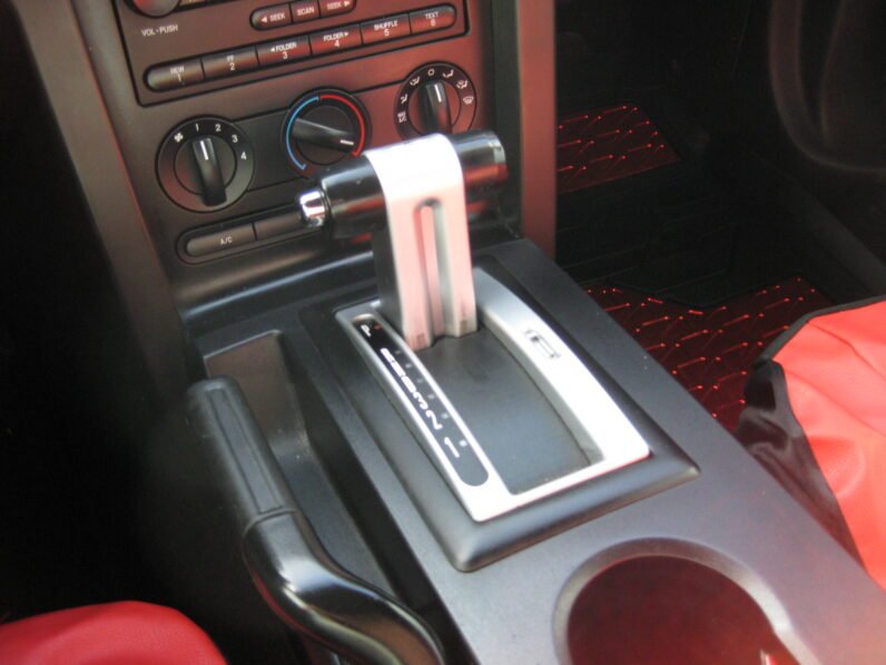 
								2005 Ford Mustang GT 4.6L full									