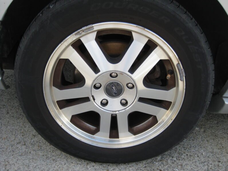 
								2005 Ford Mustang GT 4.6L full									