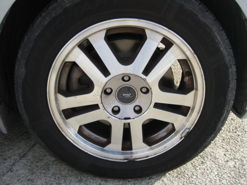 
								2005 Ford Mustang GT 4.6L full									