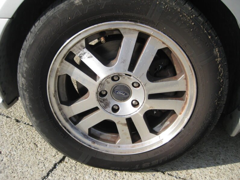 
								2005 Ford Mustang GT 4.6L full									