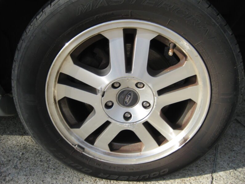 
								2005 Ford Mustang GT 4.6L full									