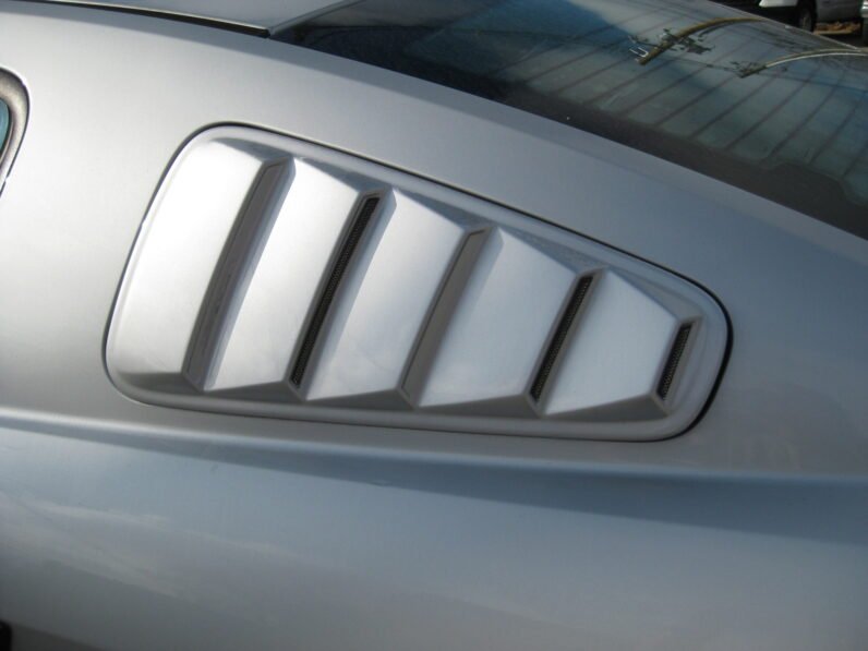 
								2005 Ford Mustang GT 4.6L full									