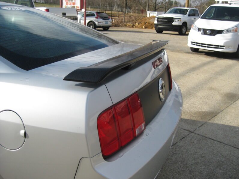 
								2005 Ford Mustang GT 4.6L full									