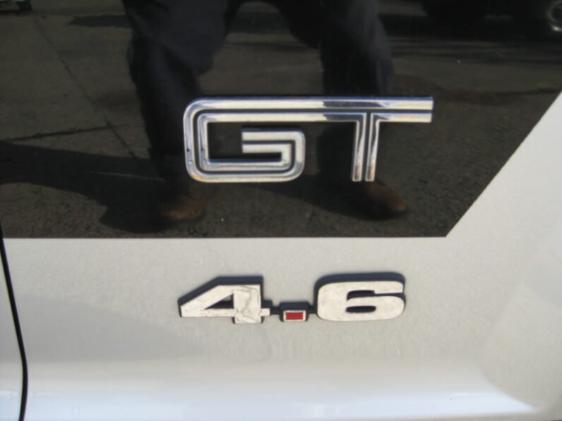 
								2005 Ford Mustang GT 4.6L full									