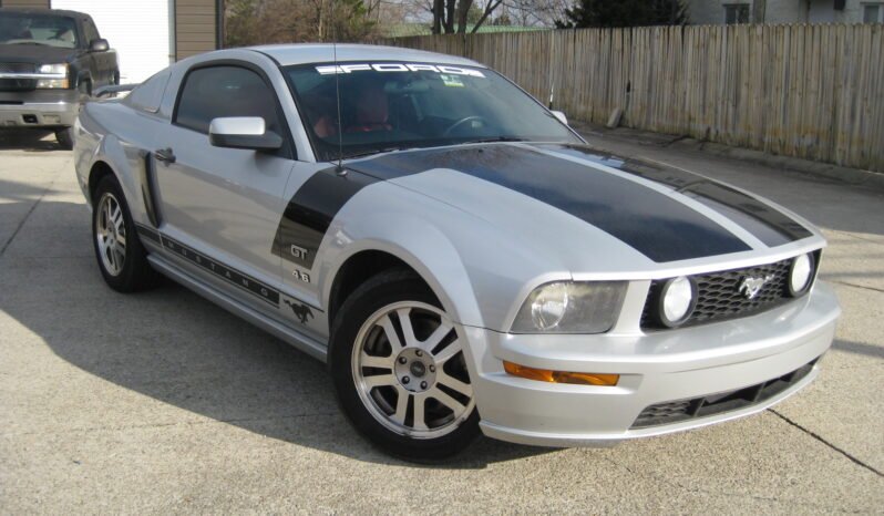 
								2005 Ford Mustang GT 4.6L full									