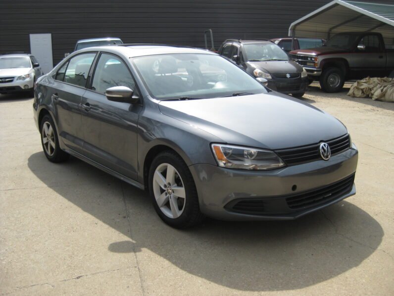 
								2012 Volkswagen Jetta TDI Premium full									