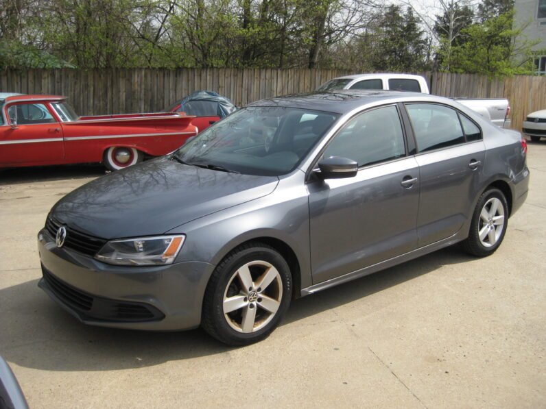
								2012 Volkswagen Jetta TDI Premium full									