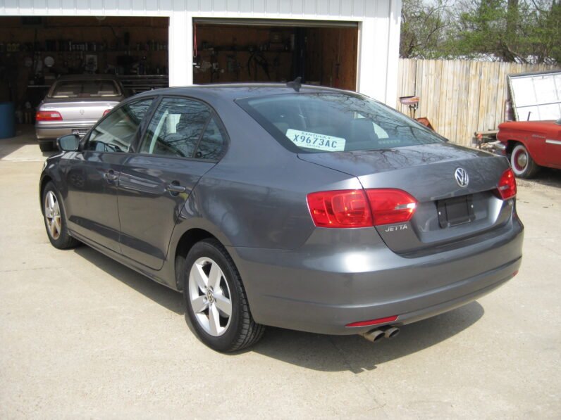 
								2012 Volkswagen Jetta TDI Premium full									
