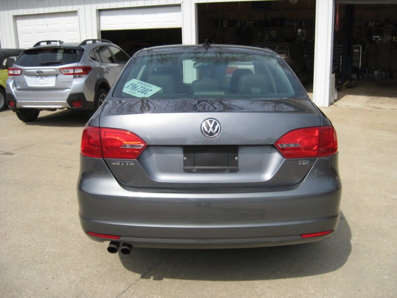 
								2012 Volkswagen Jetta TDI Premium full									