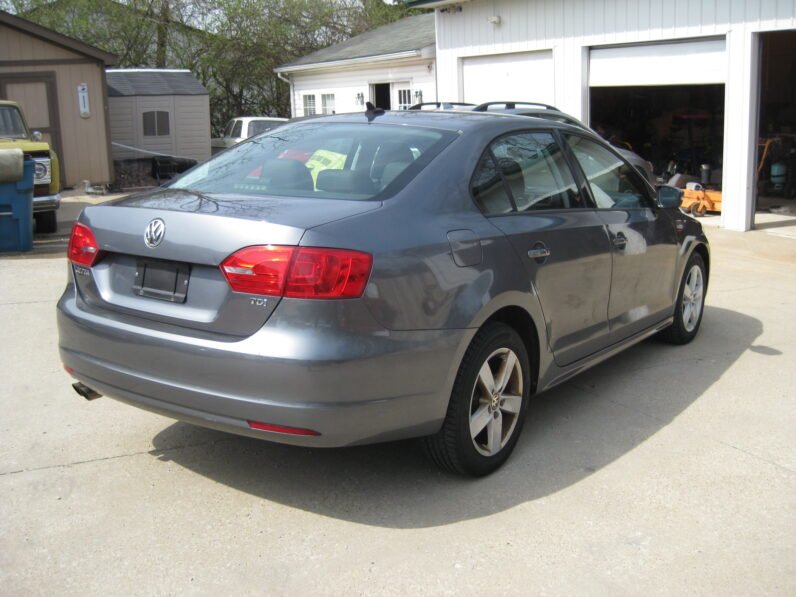 
								2012 Volkswagen Jetta TDI Premium full									