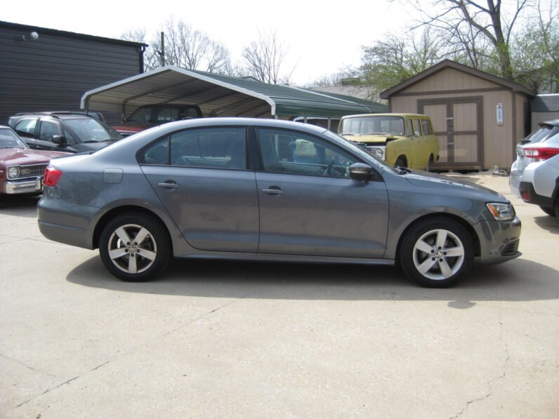 
								2012 Volkswagen Jetta TDI Premium full									