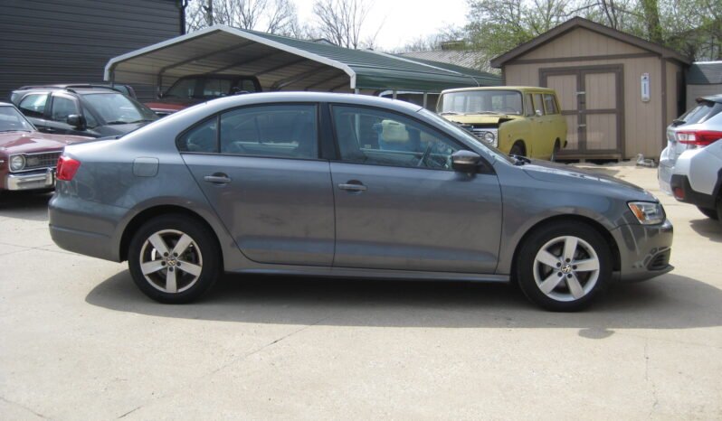 
								2012 Volkswagen Jetta TDI Premium full									