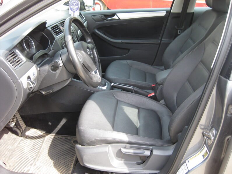 
								2012 Volkswagen Jetta TDI Premium full									