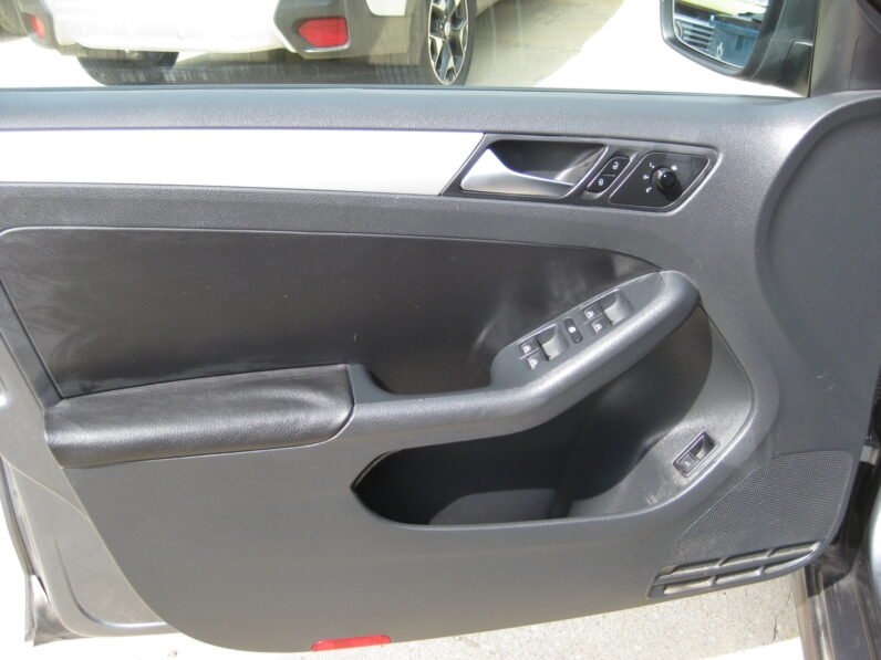 
								2012 Volkswagen Jetta TDI Premium full									